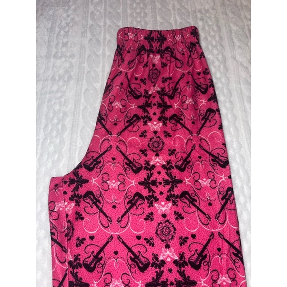 Kid’s Hot Pink Guitar Pattern Pajama Bottoms 💕 - Picture 12 of 15
